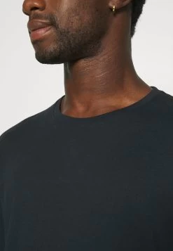 Pier One En Promotion 2 PACK – T-shirt à Manches Longues T-shirts & Polos Col Rond Homme -Pier One f69abb7916144e8aa0b01718277e8c4a