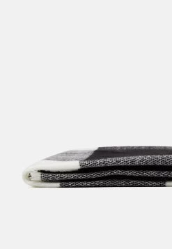 Pier One UNISEX – Foulard Prix Équitable Foulards Et écharpes Carreaux 8 Pier One UNISEX – Foulard Prix Équitable Foulards Et écharpes Carreaux -Pier One fbdb5e63ed0640a89ab73d2d659a6eb7