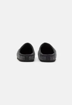 Pier One UNISEX – Chaussons Soldes Rond Homme -Pier One ff82422ba7554556b42a0954e09f3430